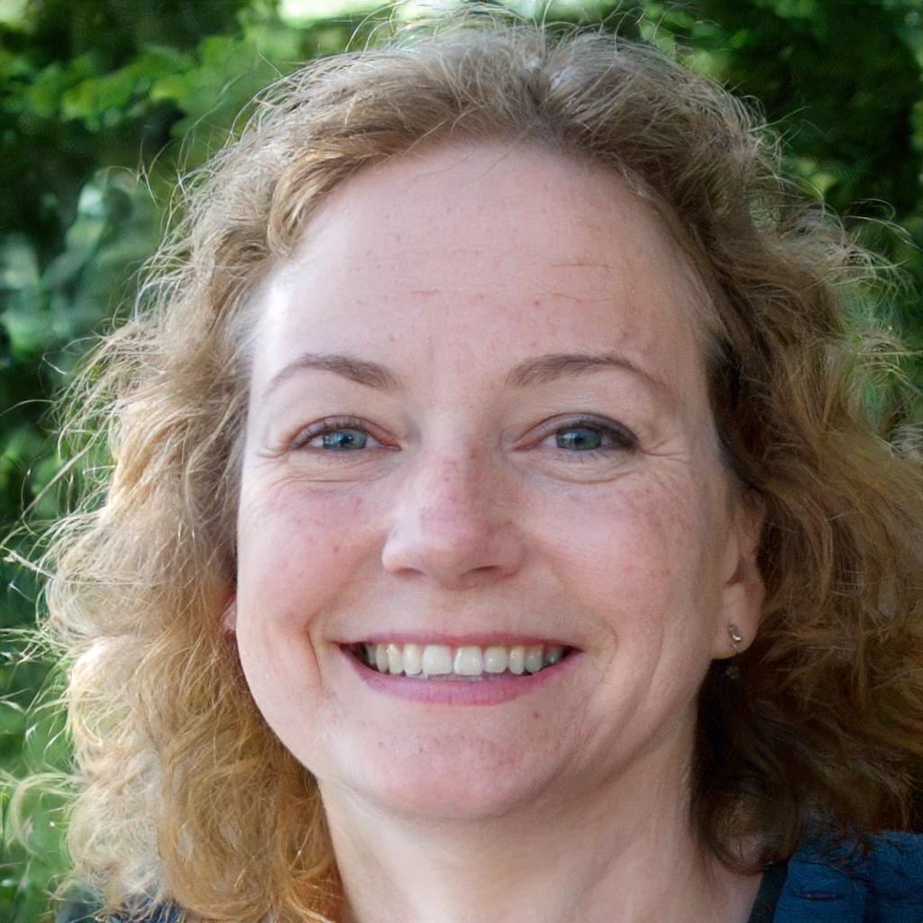 Medium Carola, Vrouw