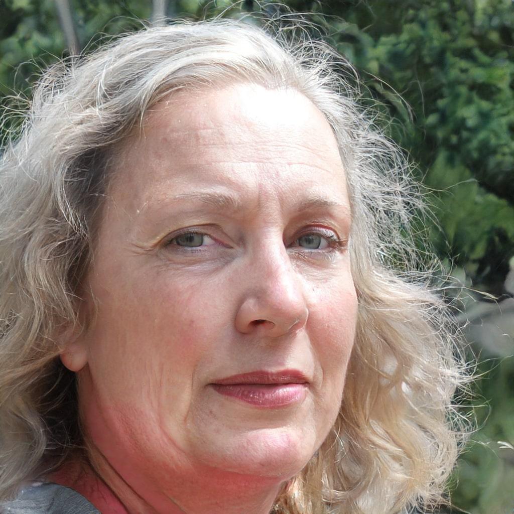 Medium Sylvia, Vrouw