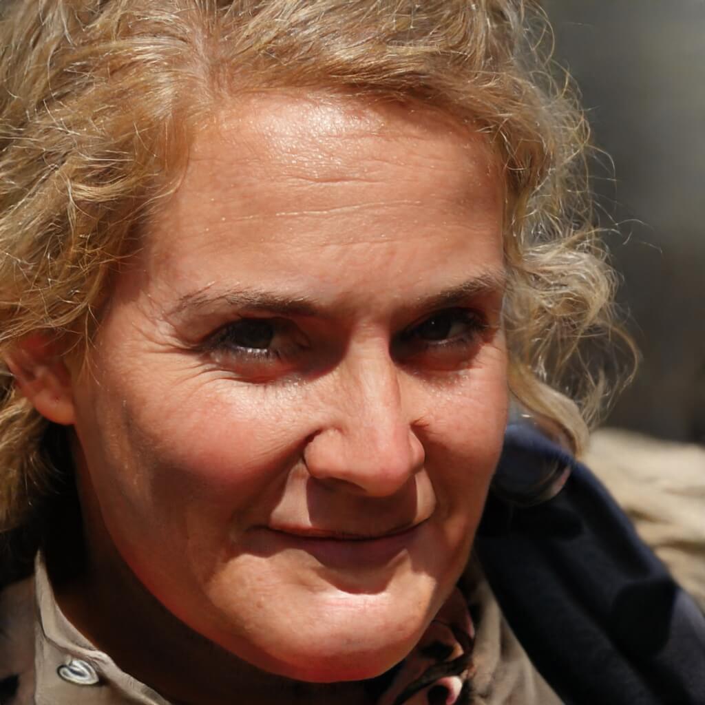 Medium Mildrith, Vrouw